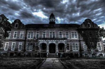 What’s Scarier Than a Haunted Home? An AI Information Middle