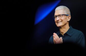 Apple’s Succession Wars Begin. This is Who May Take Tim Cook dinner’s Spot