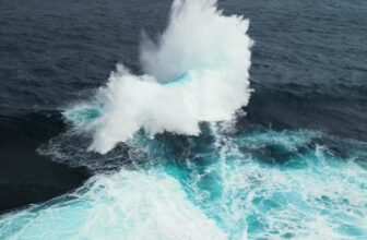 Australian Surf Crew Captures a Actual-Life Ocean ‘Glitch’ That Repeats