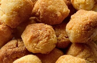 Grandma’s Sizzling Water Cornbread (Crispy Exterior, Delicate Inside)